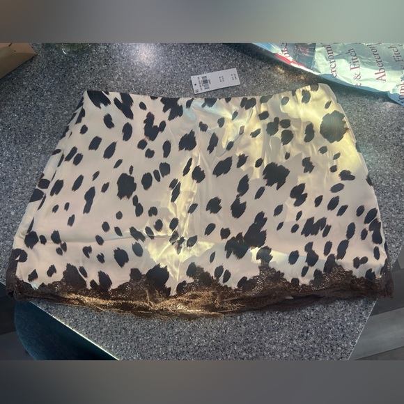 Abercrombie & Fitch Cream and Brown Animal Print Mini Skirt with Lace Trim - Picture 4 of 4